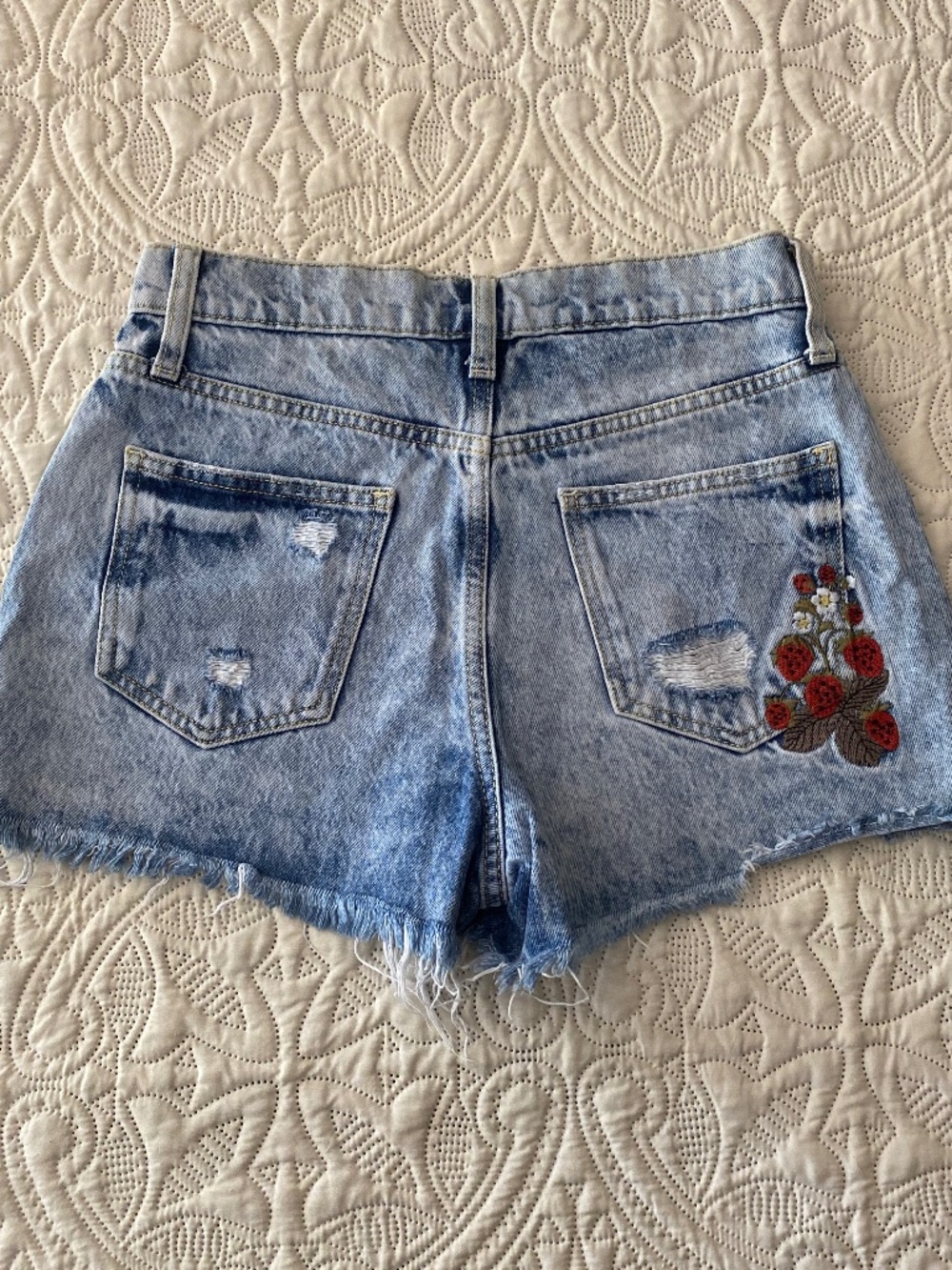 🍓Arizona Highest Rise Light Jean Shorts Strawberry Embroidery Sz 3